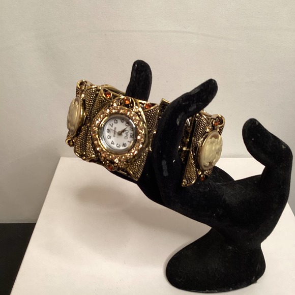 OPC Large Victorian Rev carved cameo watch cuff women’s watch - Picture 5 of 7